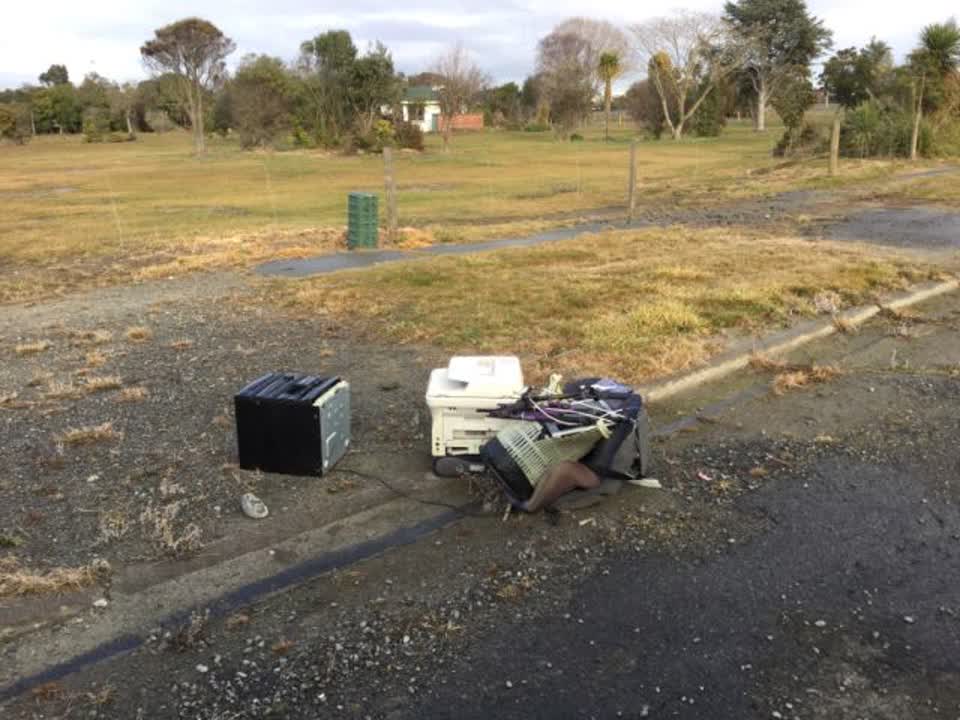 The photograph attached to this rubbish/recycling report