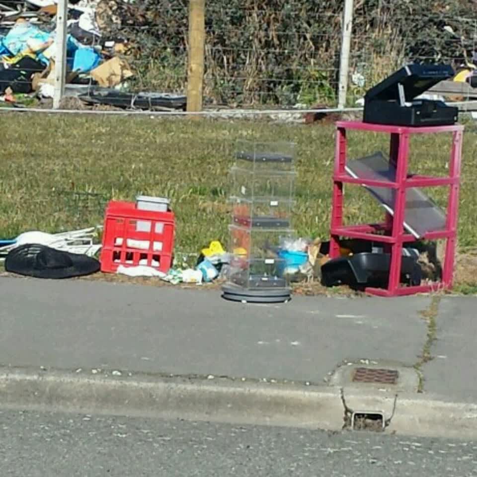 The photograph attached to this rubbish/recycling report