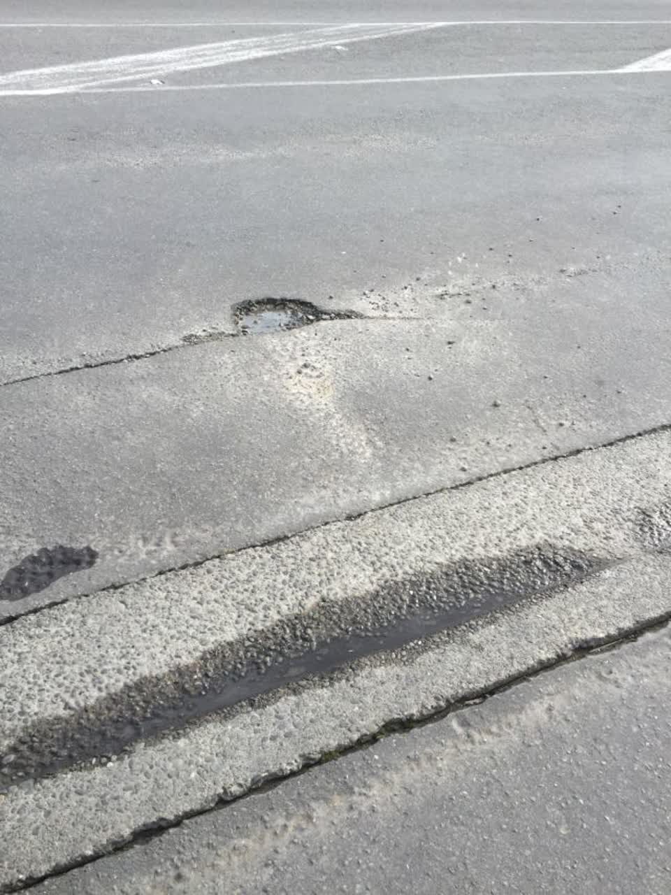 The photograph attached to this roading/streets report
