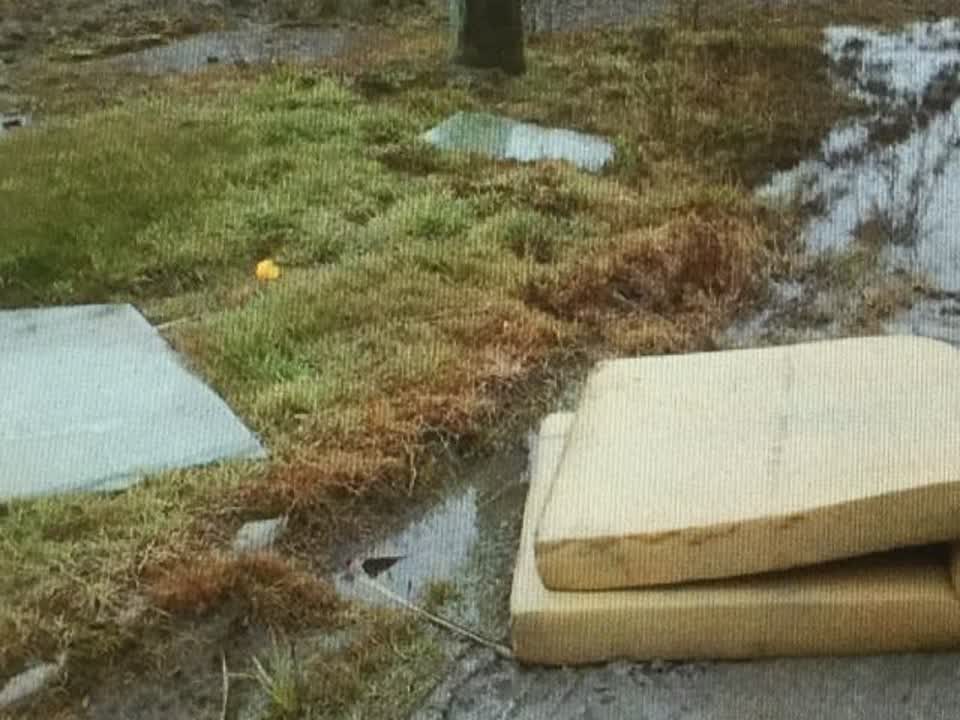 The photograph attached to this rubbish/recycling report