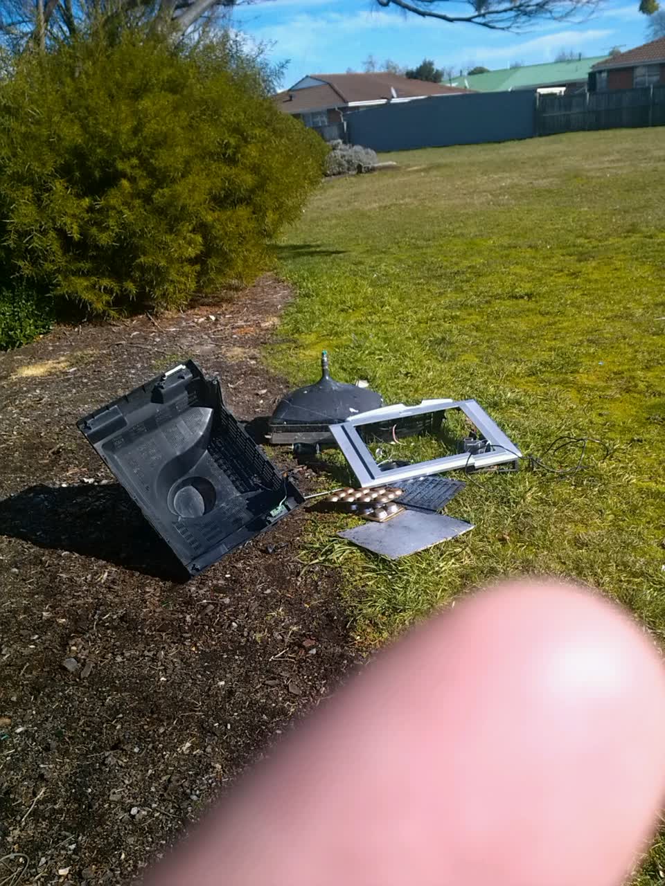 The photograph attached to this rubbish/recycling report