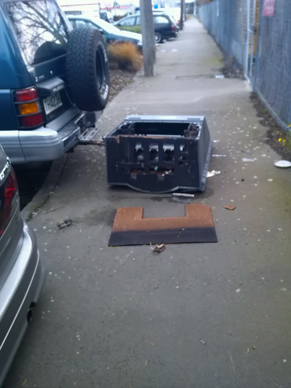 The photograph attached to this rubbish/recycling report