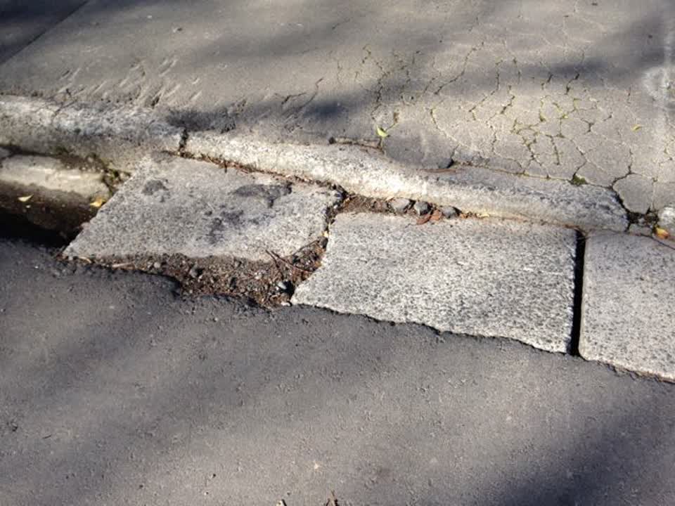 The photograph attached to this roading/streets report