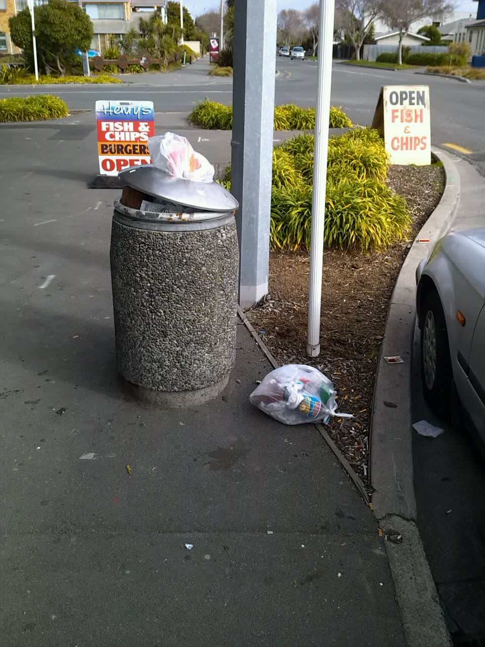 The photograph attached to this rubbish/recycling report