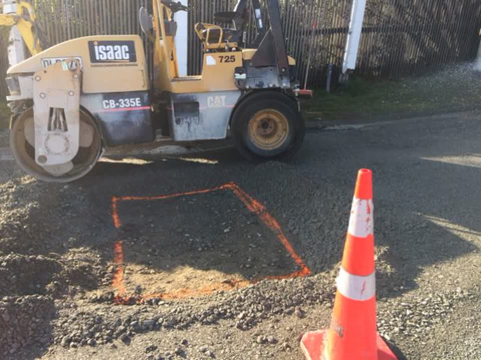 The photograph attached to this roading/streets report
