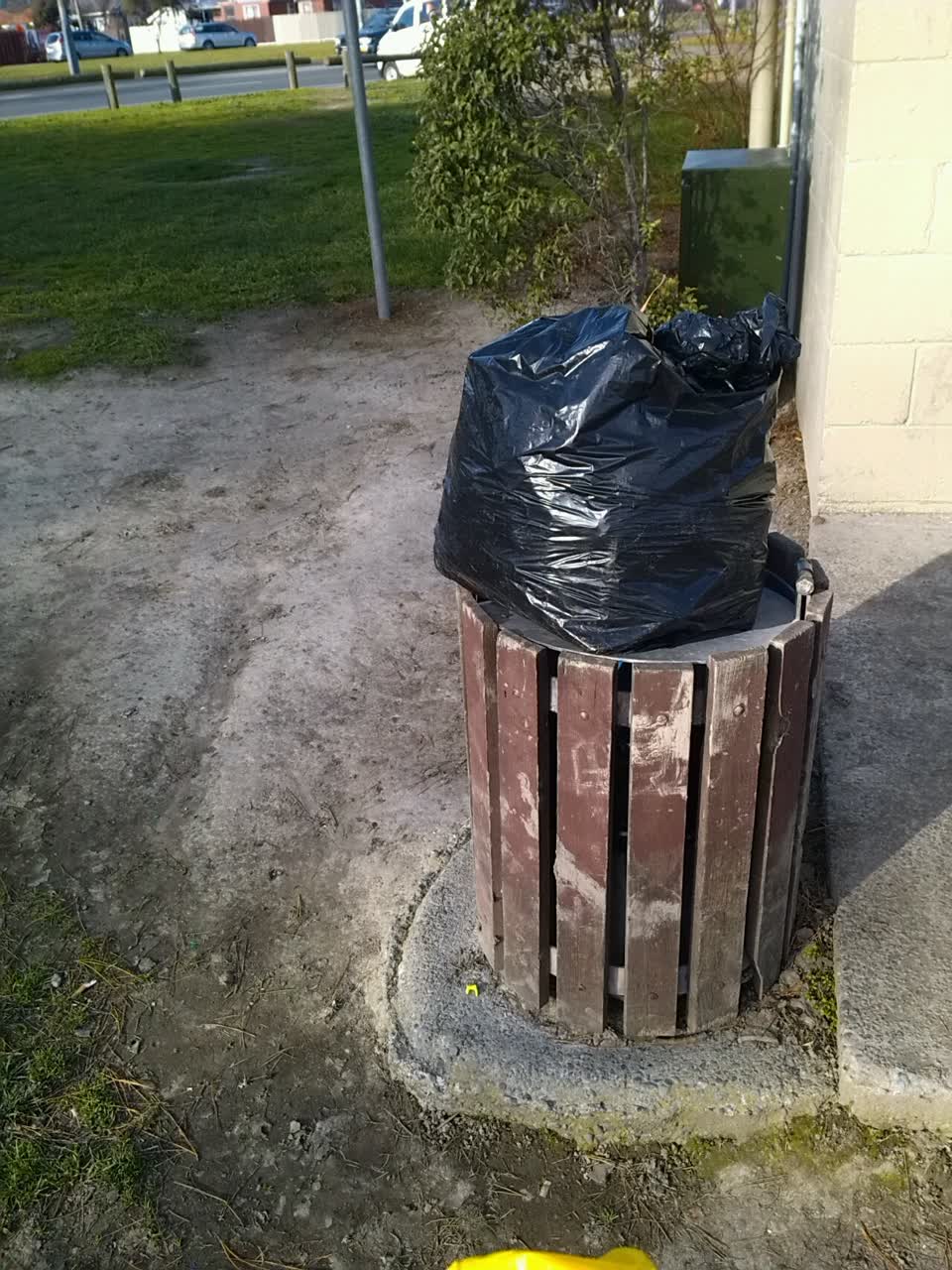 The photograph attached to this rubbish/recycling report