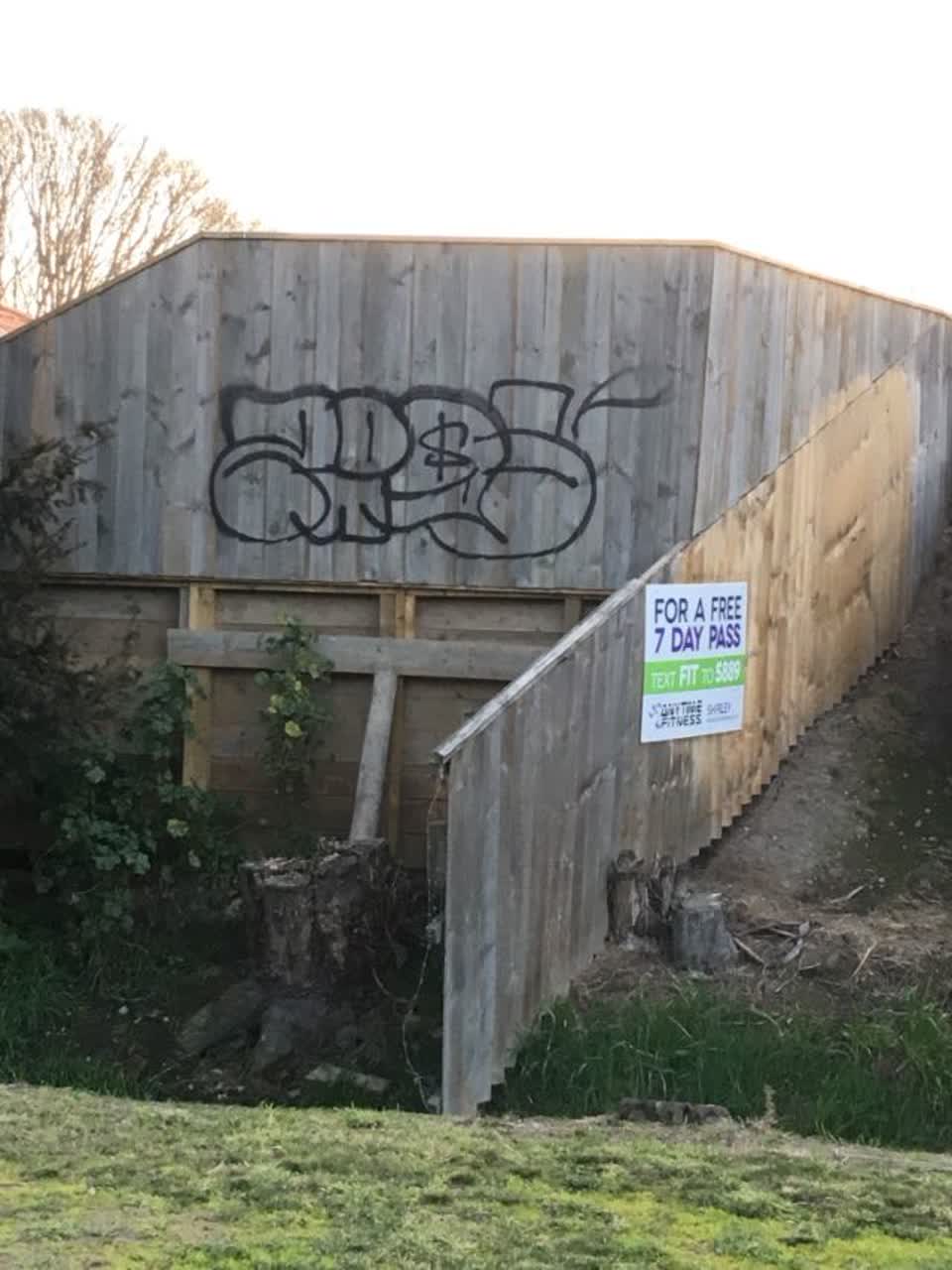 The photograph attached to this graffiti report