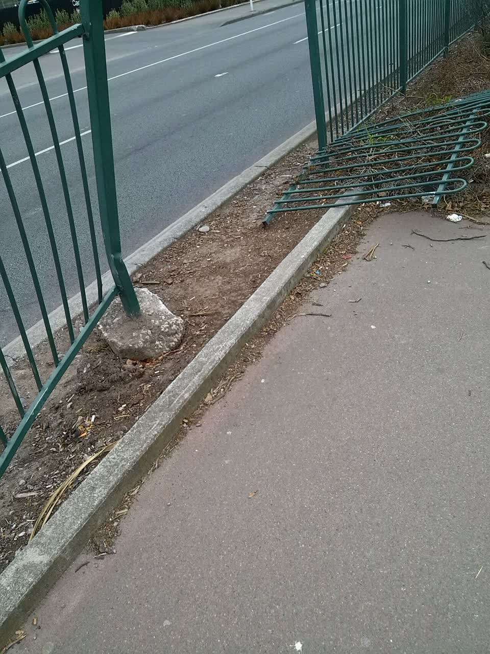 The photograph attached to this roading/streets report