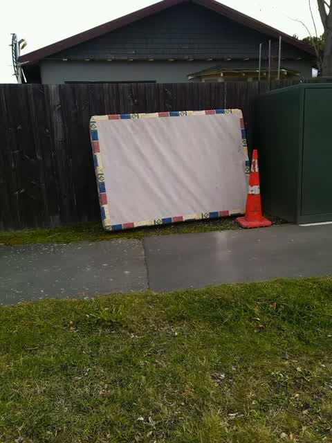 Rubbish/Recycling, a report photo