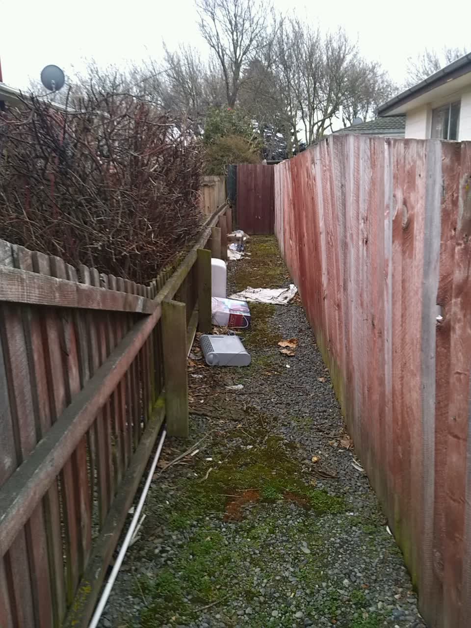 The photograph attached to this rubbish/recycling report