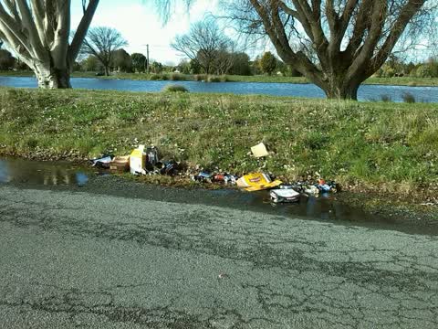 Rubbish/Recycling, a report photo