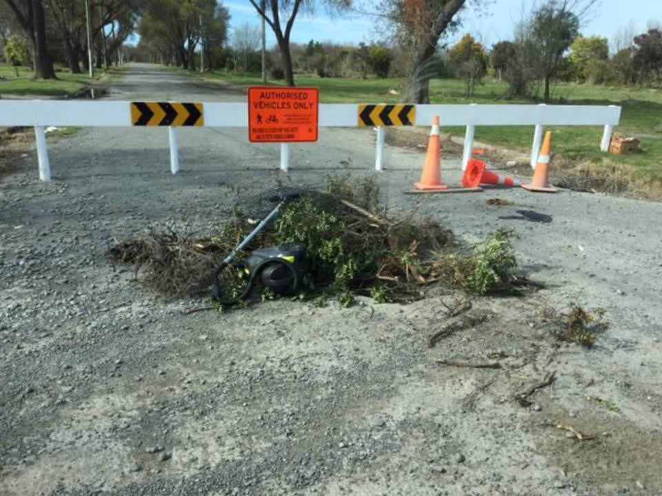 The photograph attached to this rubbish/recycling report