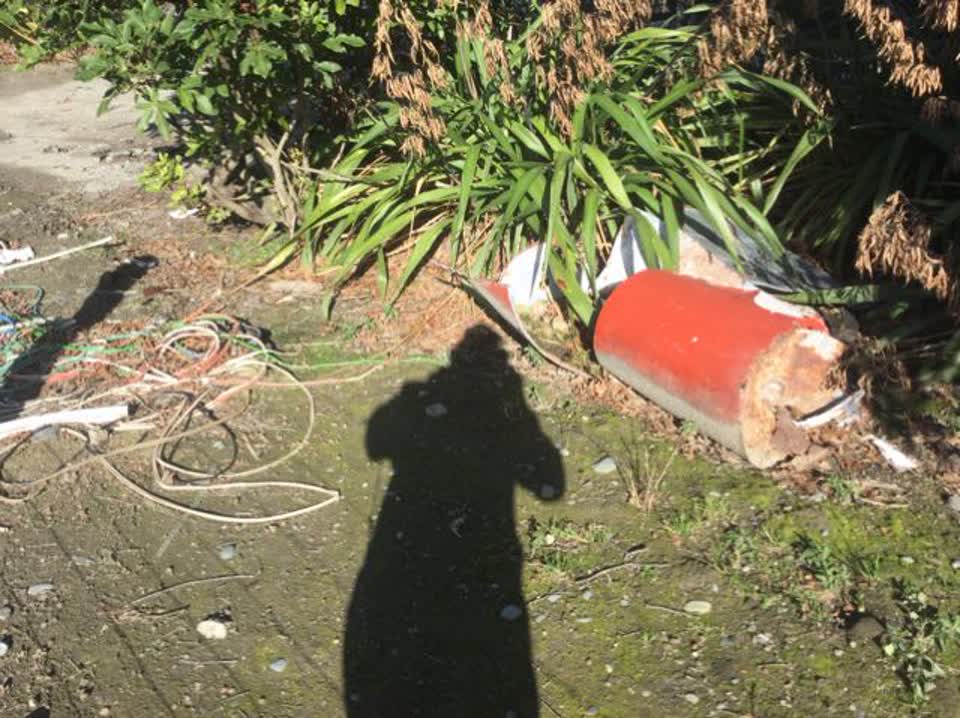 The photograph attached to this rubbish/recycling report