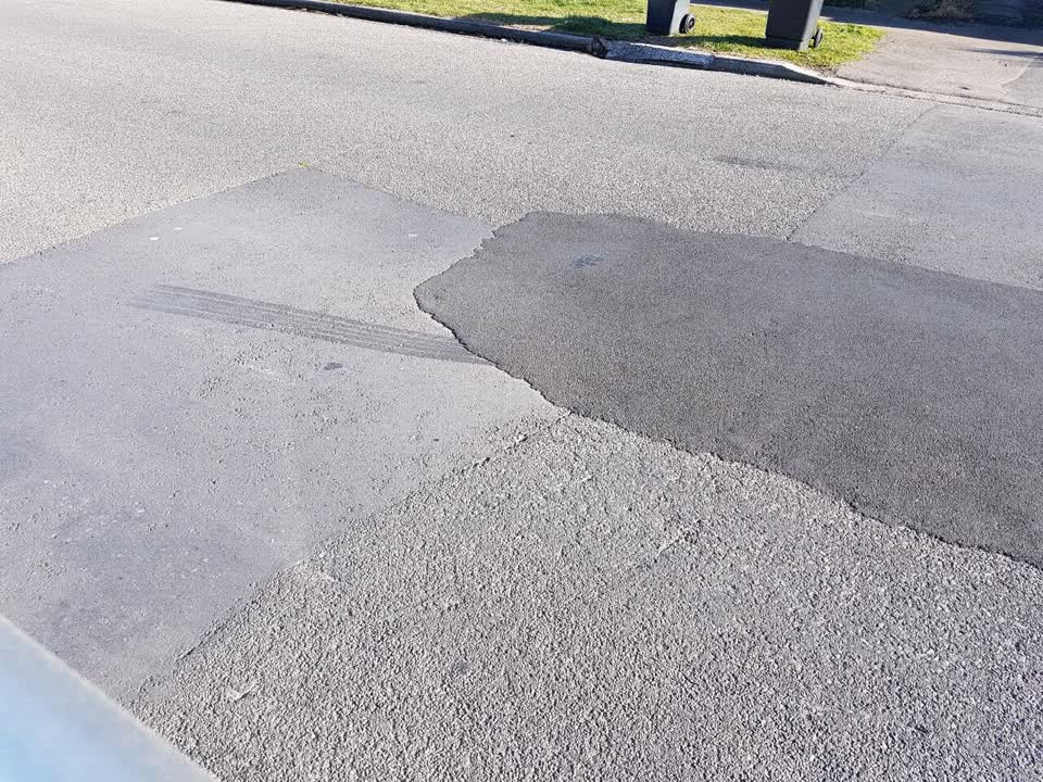 The photograph attached to this roading/streets report