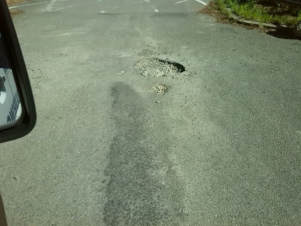 The photograph attached to this roading/streets report