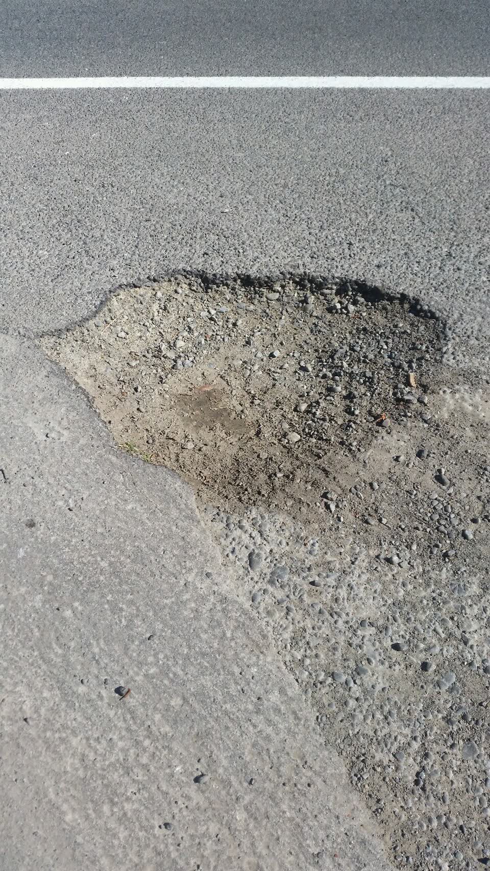 The photograph attached to this roading/streets report