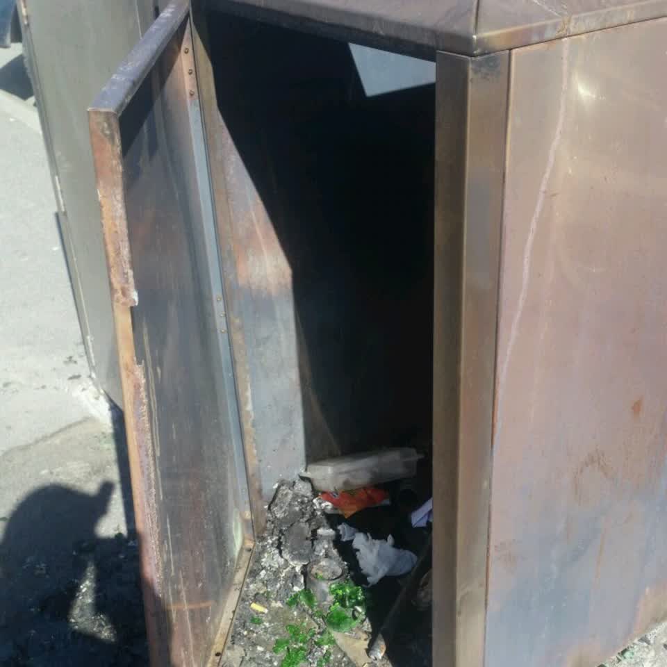 The photograph attached to this rubbish/recycling report