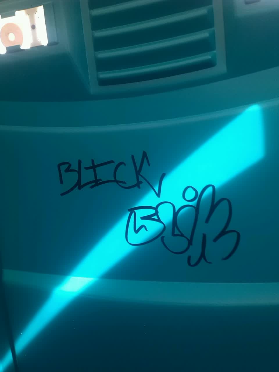 The photograph attached to this graffiti report
