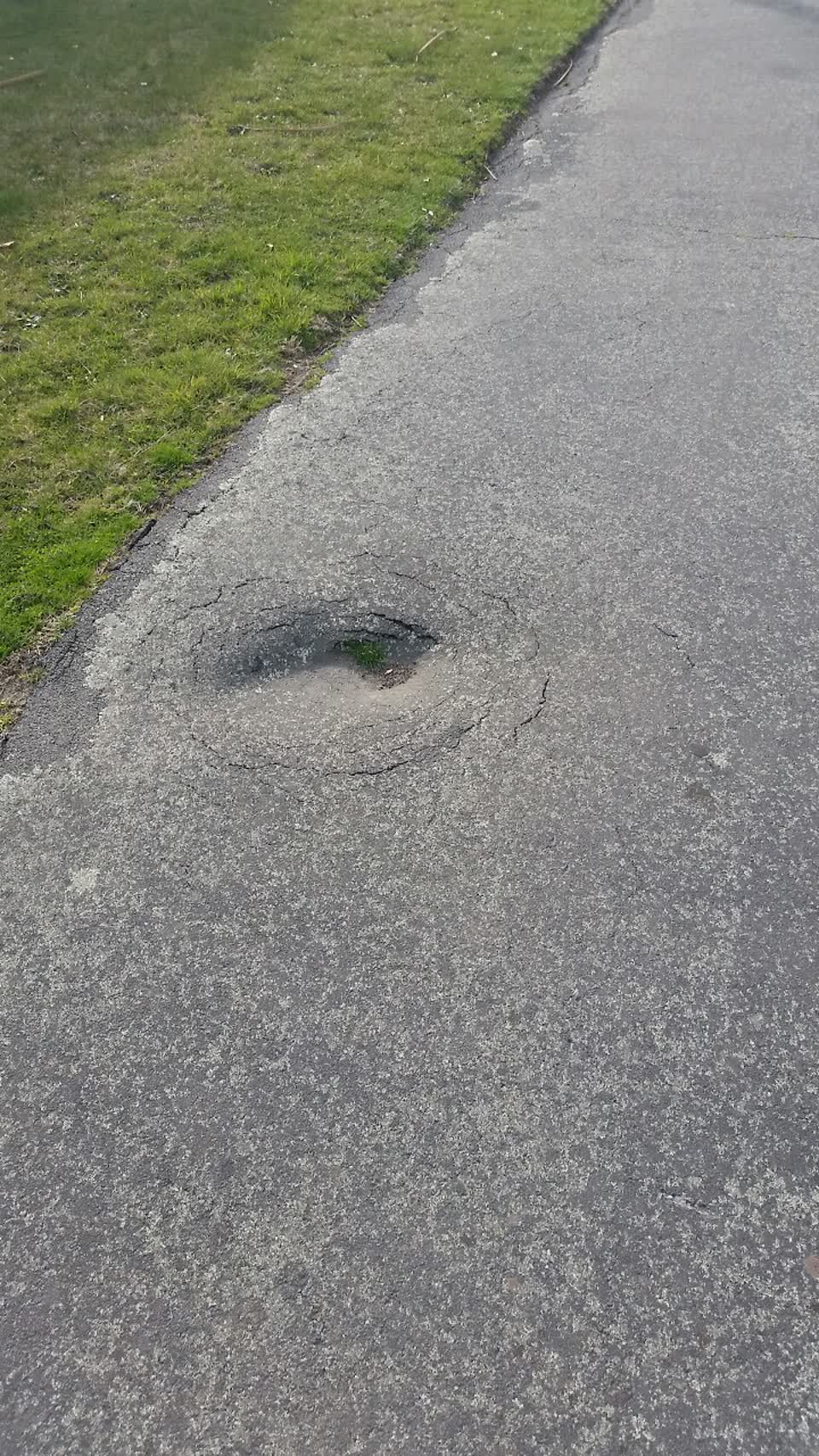 The photograph attached to this roading/streets report