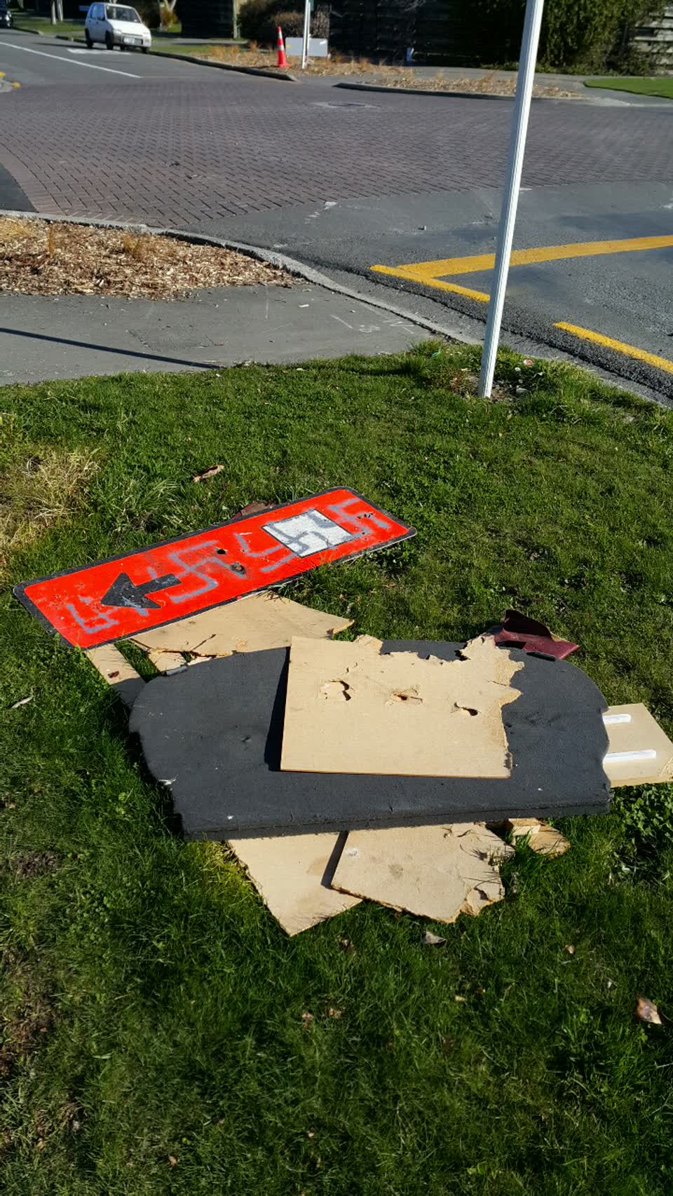 The photograph attached to this rubbish/recycling report