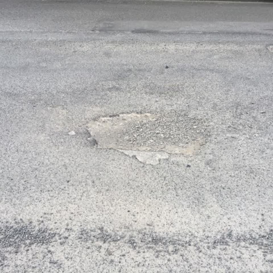 The photograph attached to this roading/streets report
