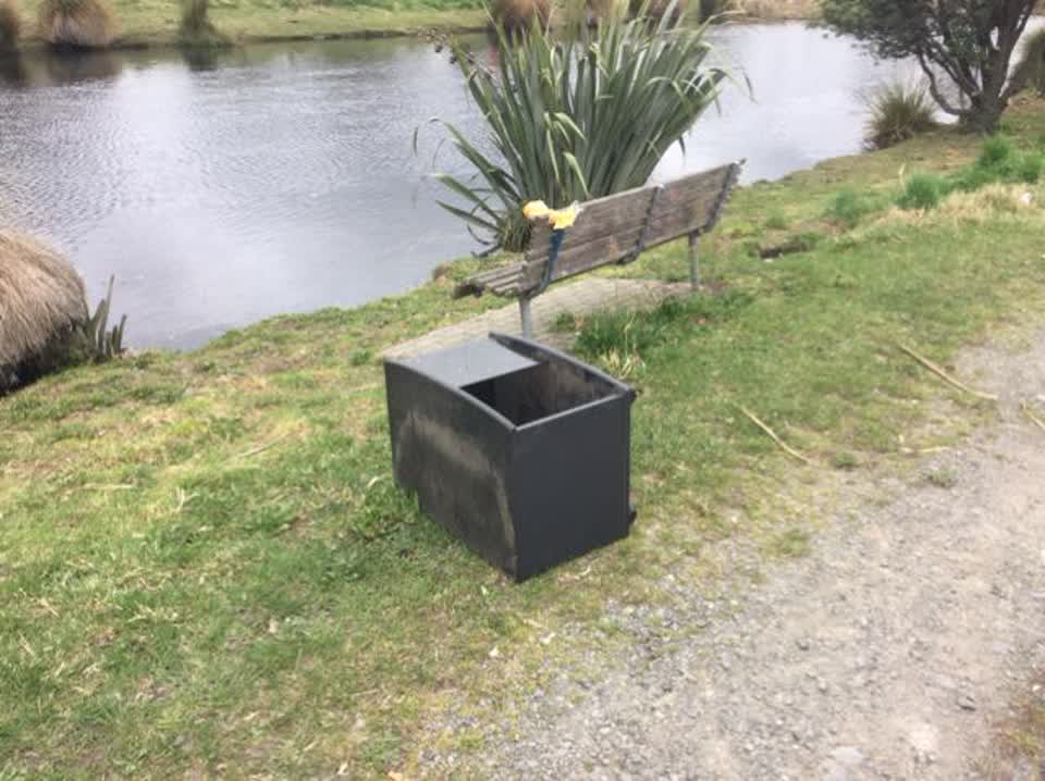 The photograph attached to this rubbish/recycling report