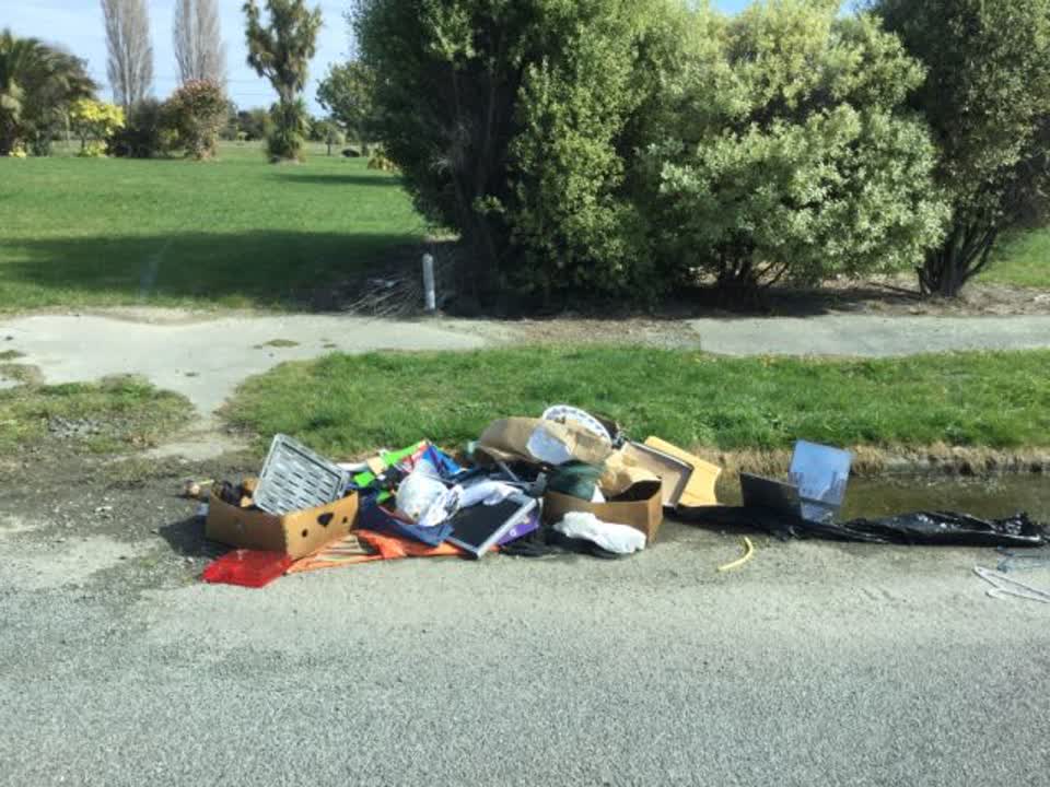 The photograph attached to this rubbish/recycling report