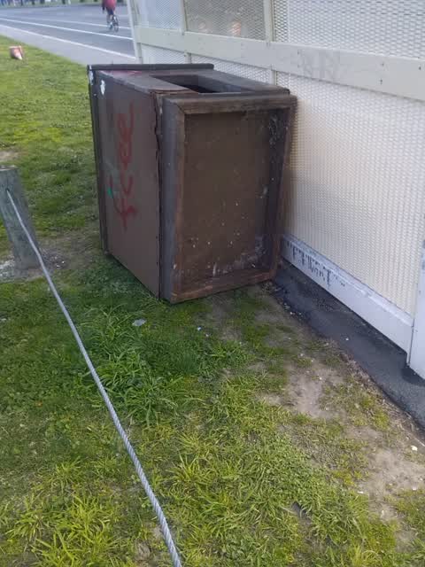 Rubbish/Recycling, a report photo