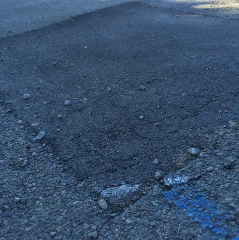 The photograph attached to this roading/streets report