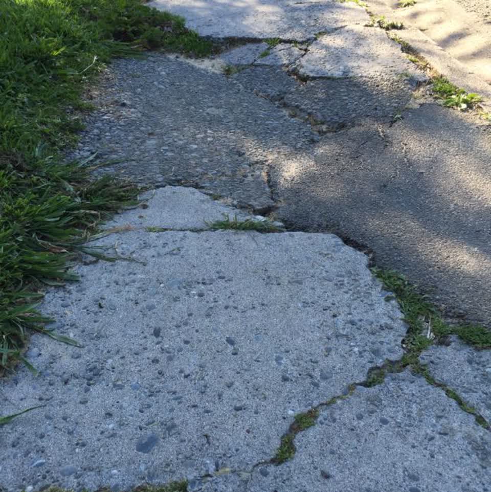 The photograph attached to this roading/streets report