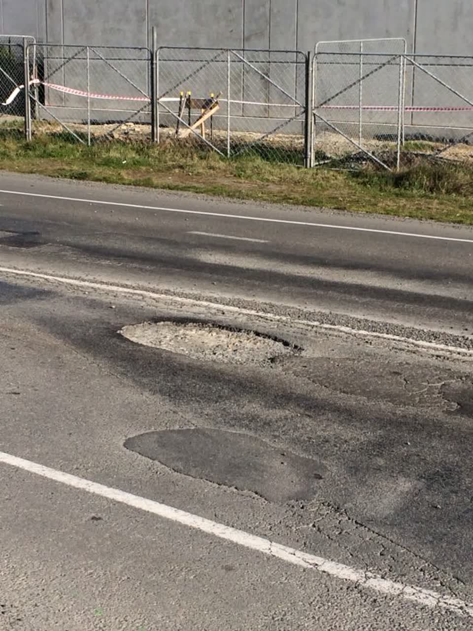 The photograph attached to this roading/streets report