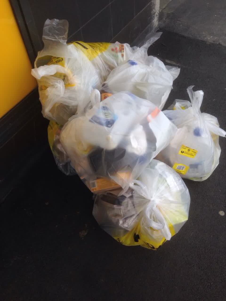 The photograph attached to this rubbish/recycling report