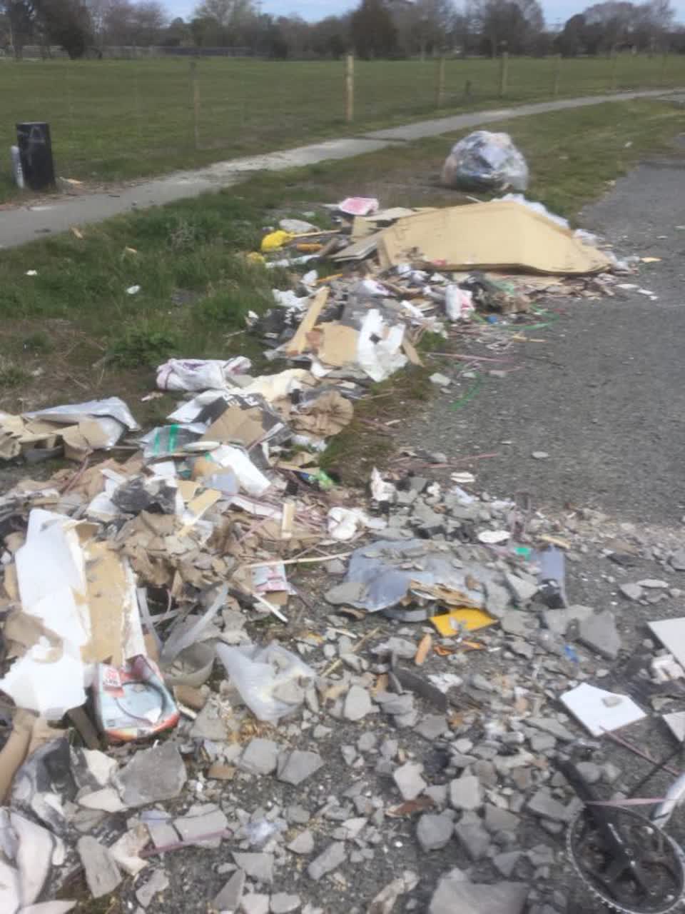 The photograph attached to this rubbish/recycling report