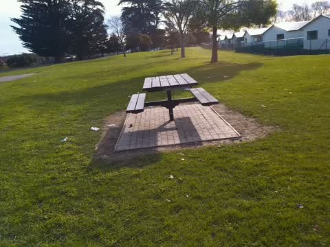 Rubbish/Recycling, a report photo