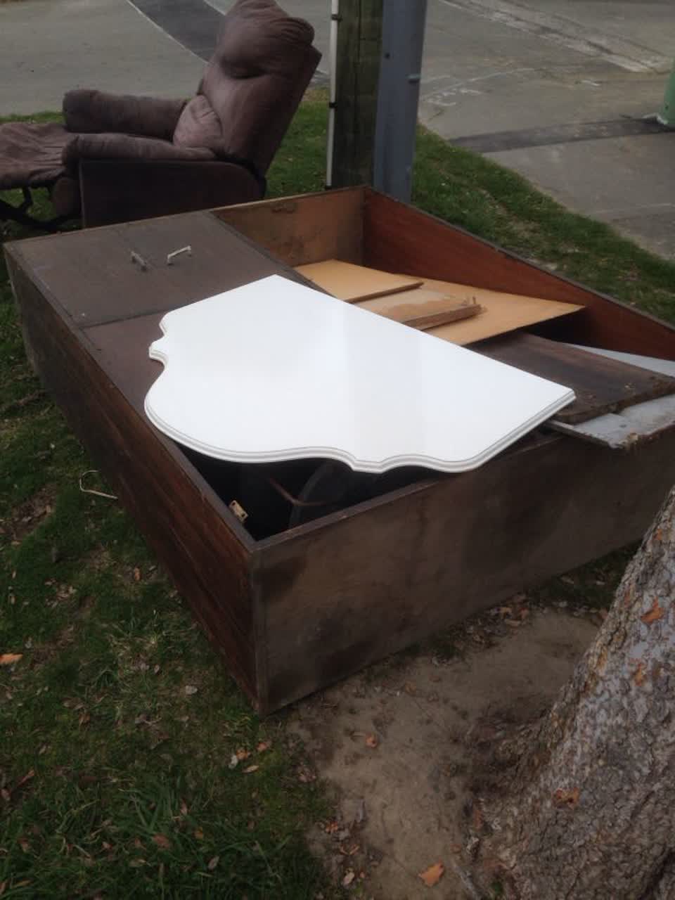 The photograph attached to this rubbish/recycling report