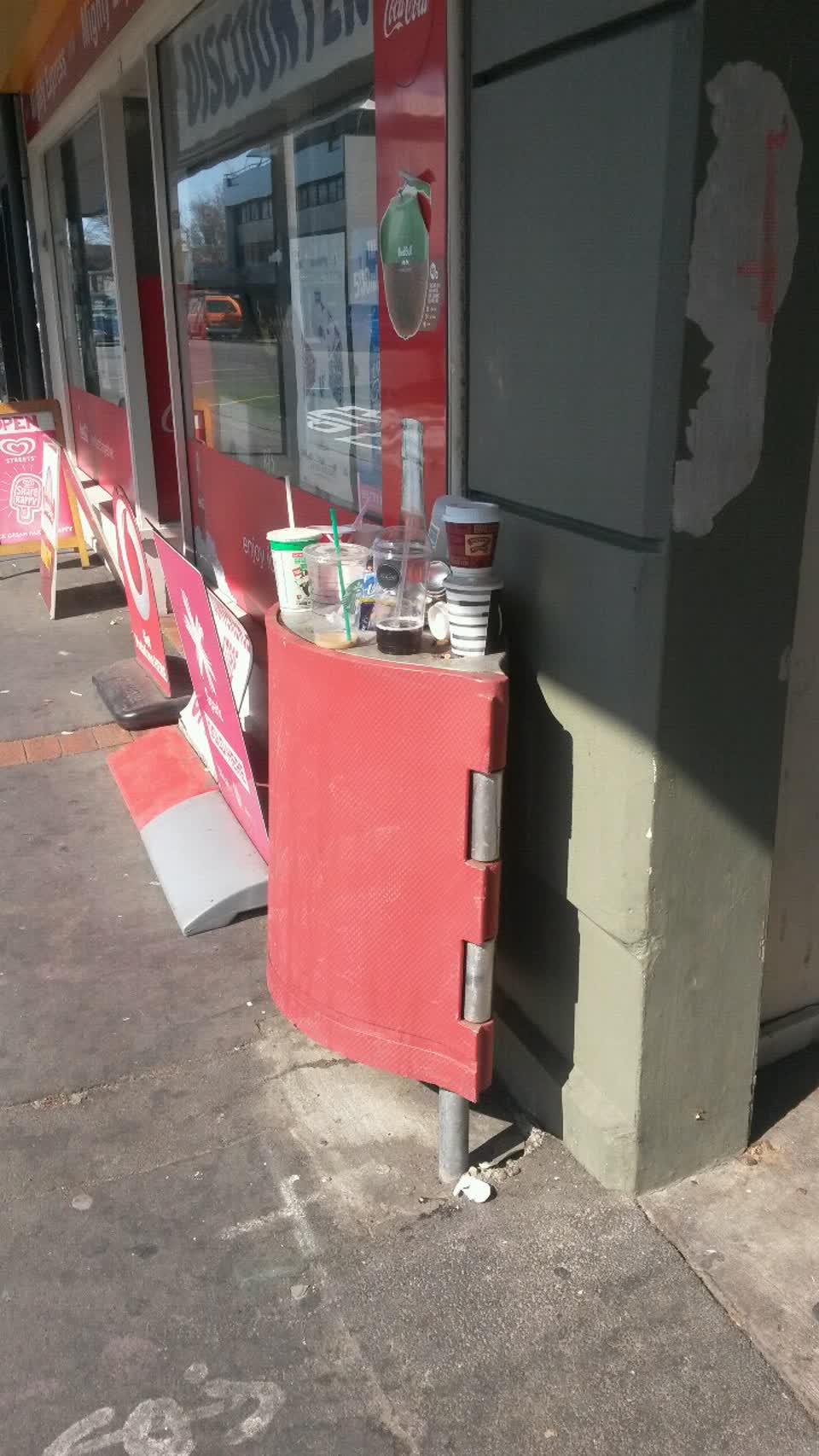 The photograph attached to this rubbish/recycling report