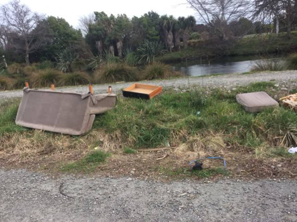 The photograph attached to this rubbish/recycling report