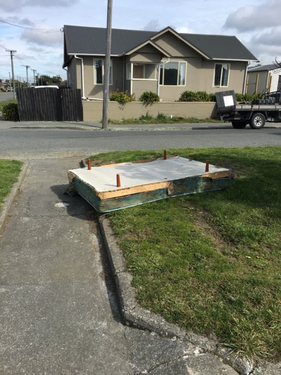The photograph attached to this rubbish/recycling report