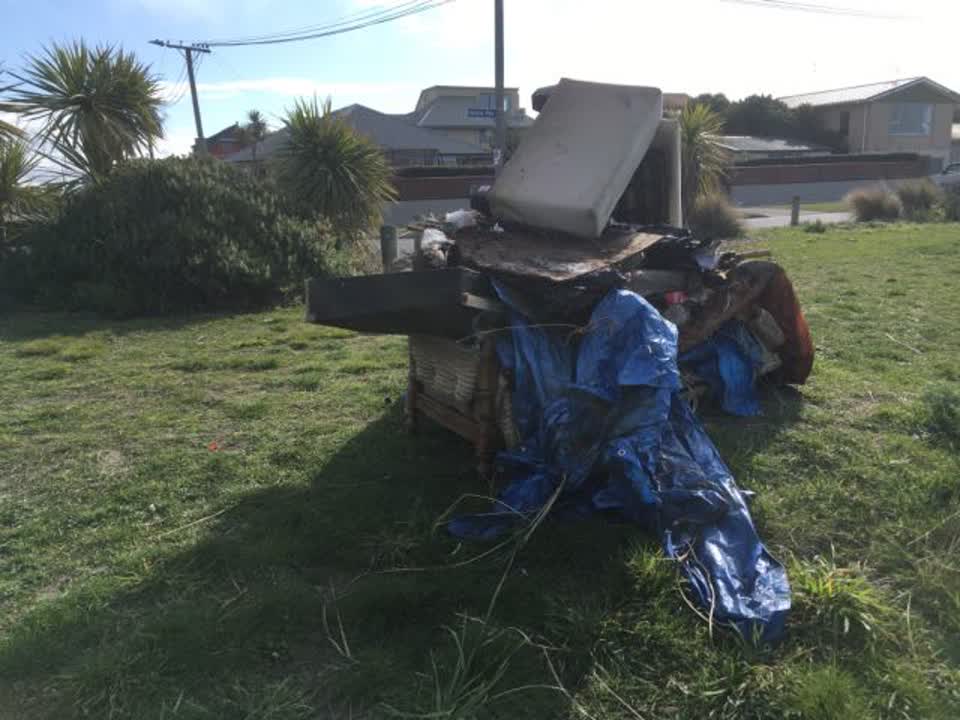 The photograph attached to this rubbish/recycling report