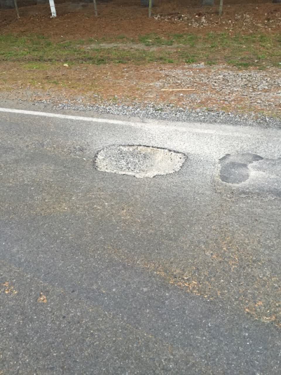 The photograph attached to this roading/streets report