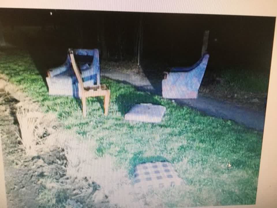 The photograph attached to this rubbish/recycling report