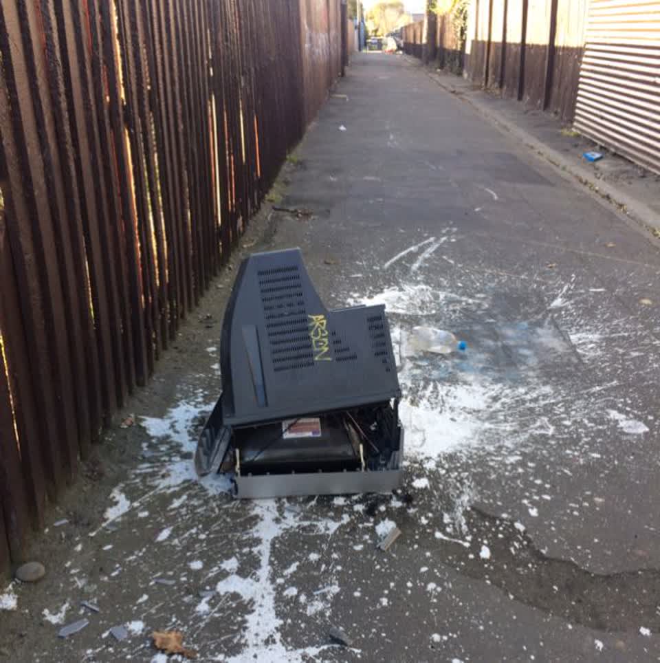 The photograph attached to this rubbish/recycling report