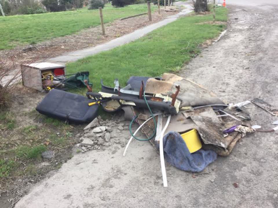 The photograph attached to this rubbish/recycling report