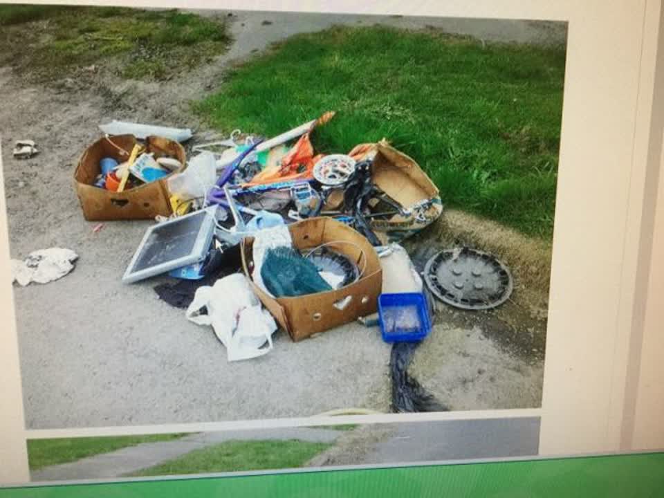 The photograph attached to this rubbish/recycling report