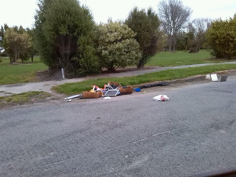 The photograph attached to this rubbish/recycling report