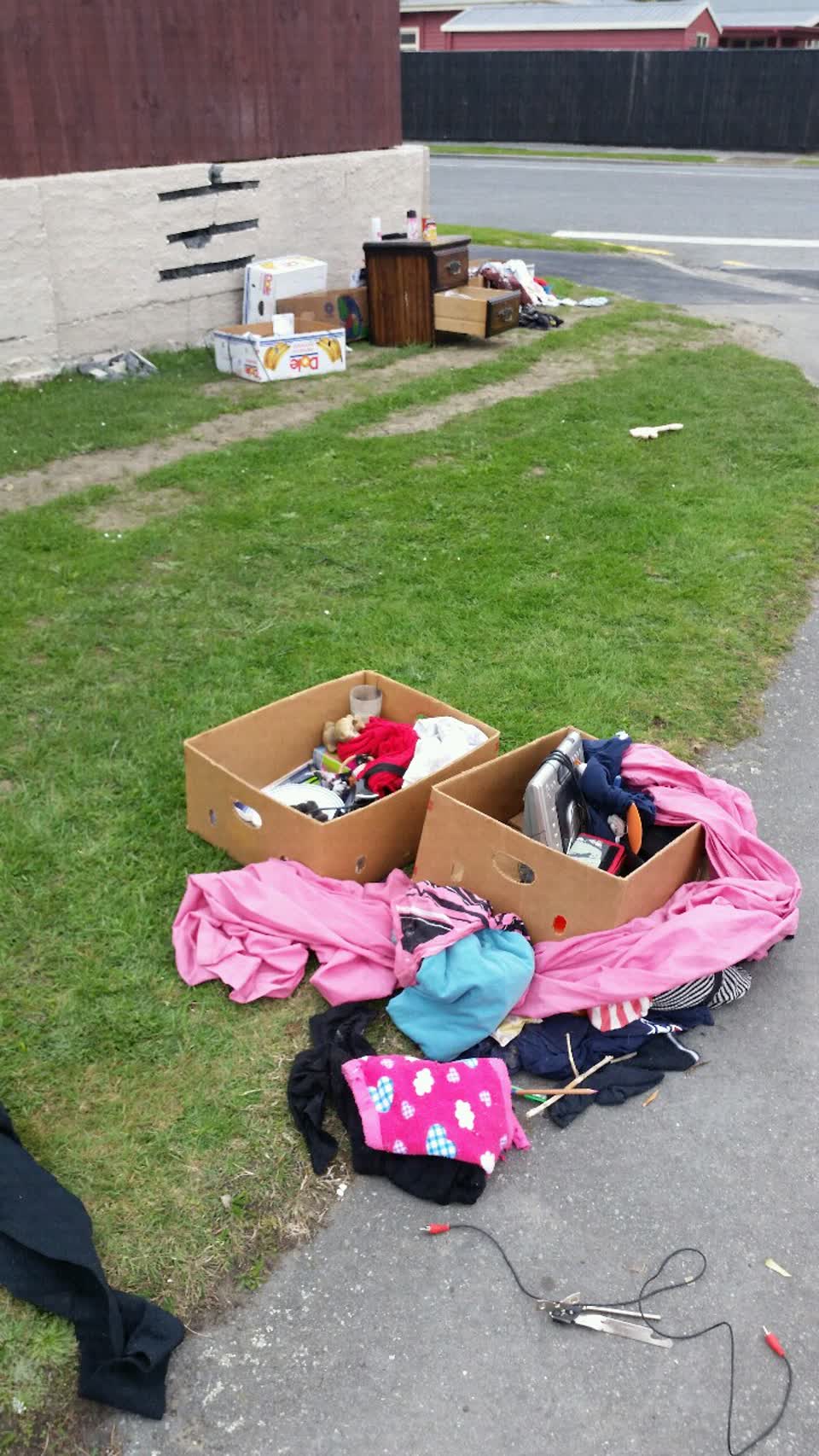 The photograph attached to this rubbish/recycling report