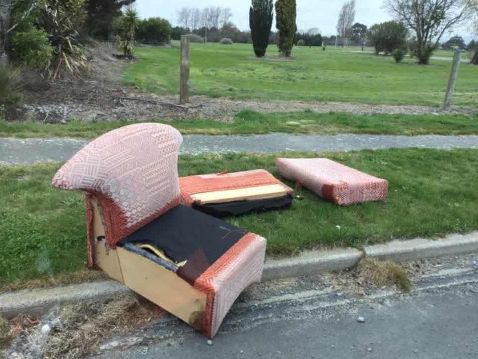 The photograph attached to this rubbish/recycling report