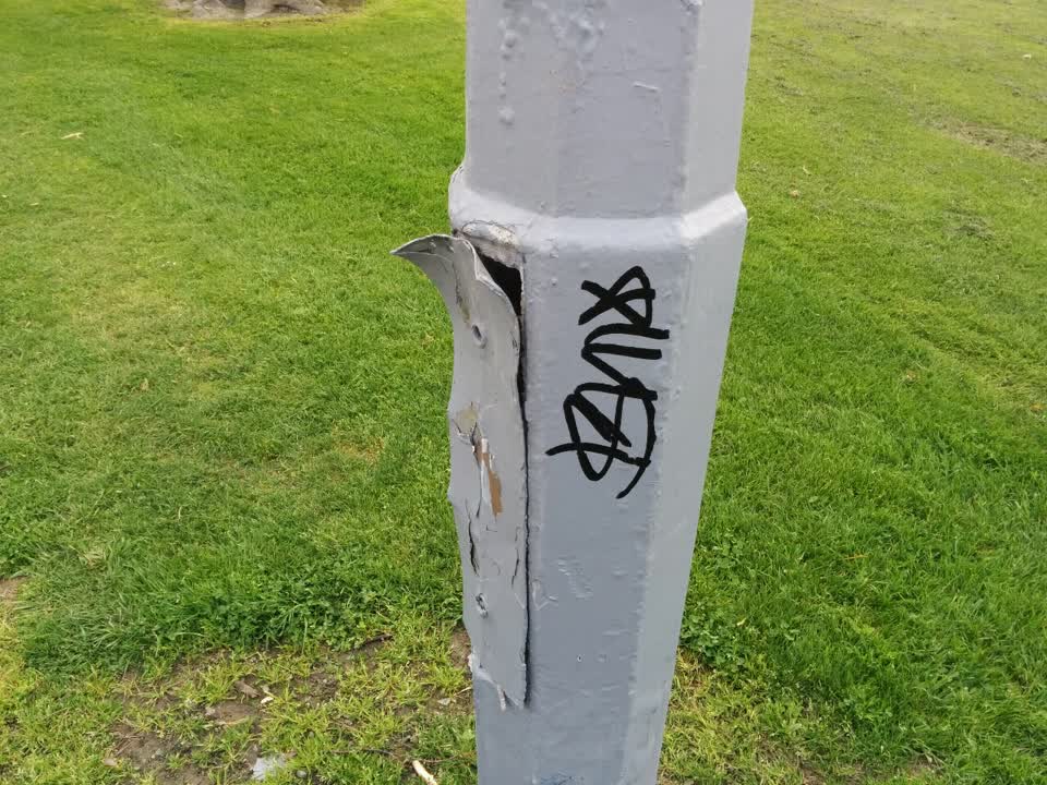 The photograph attached to this graffiti report