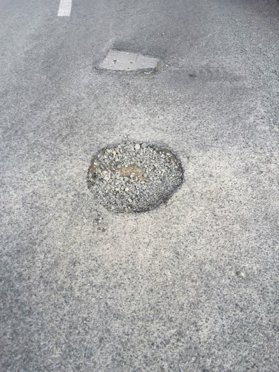 The photograph attached to this roading/streets report