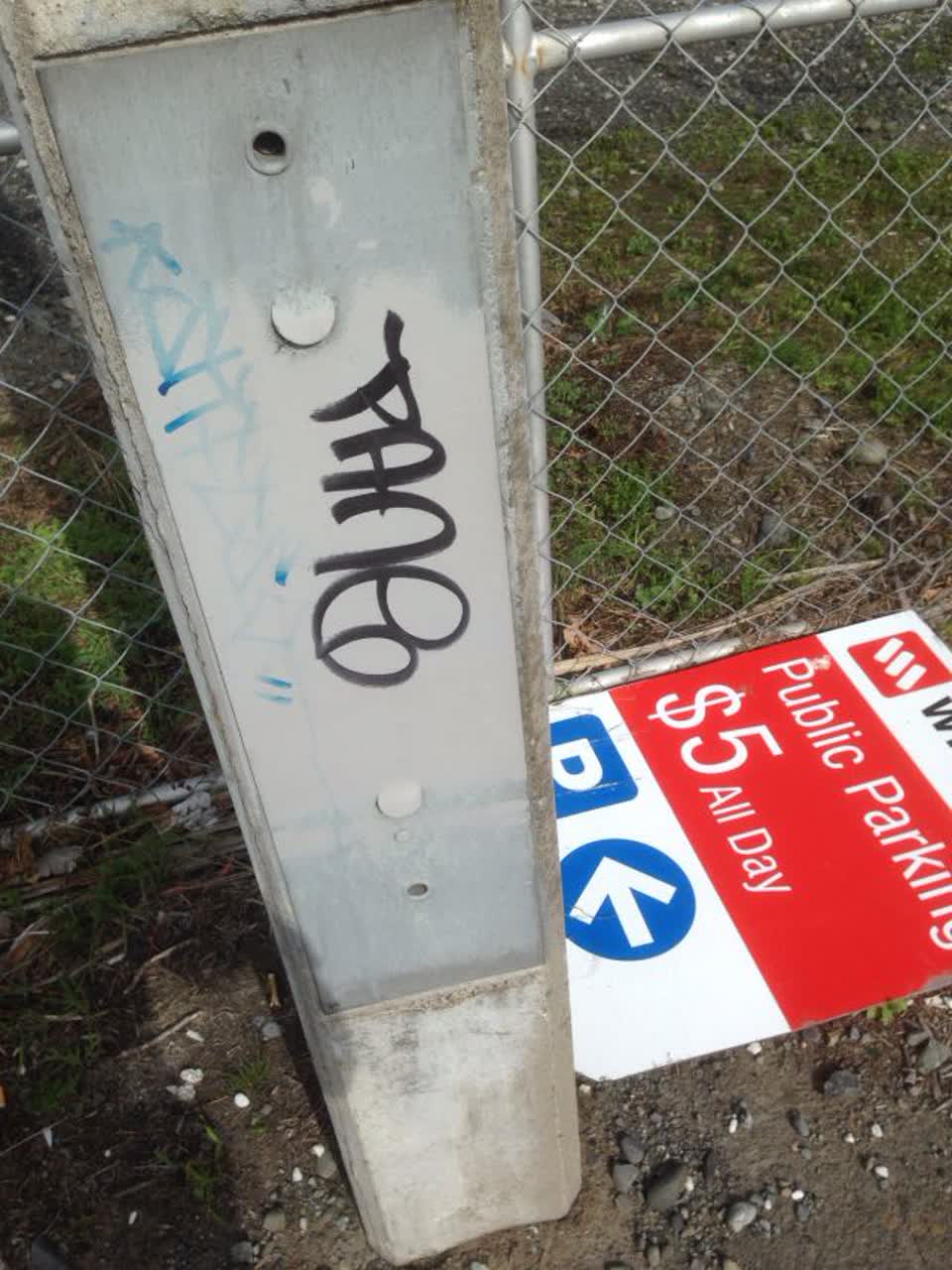 The photograph attached to this graffiti report